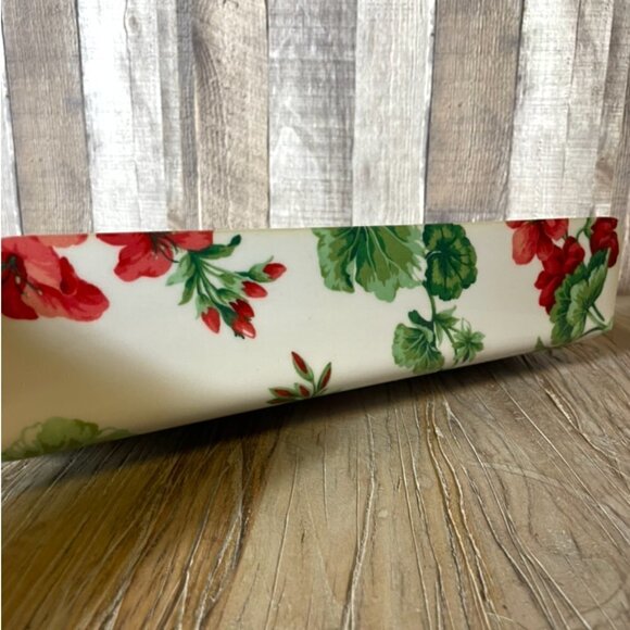 Vintage Strawberry Print Basket - Picture 4 of 6